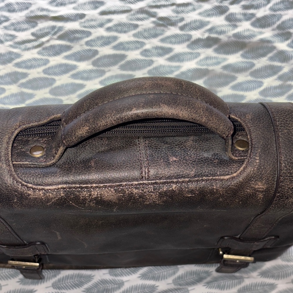 Black Rivet Dark Leather Messenger Bag - Picture 9 of 12